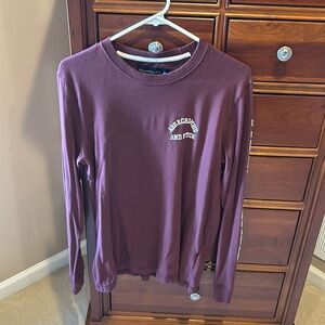 Abercrombie & Finch Soft A&F tee, garnet,  men’s medium, Abercrombie down sleeve